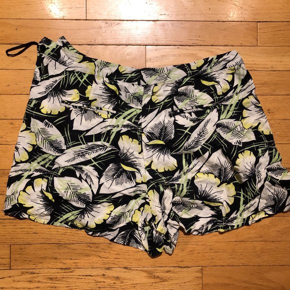 Colourful French Connection Hot House Drape Pleated Tropical Print Shorts - Picture 4 of 11